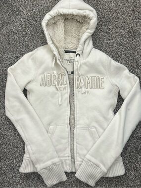 Vintage Y2K Abercrombie & Fitch white fuzzy zip up